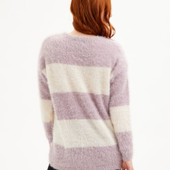 New super soft Lilac & White Stripe Feather Yarn Sweater - Picture 3 of 3